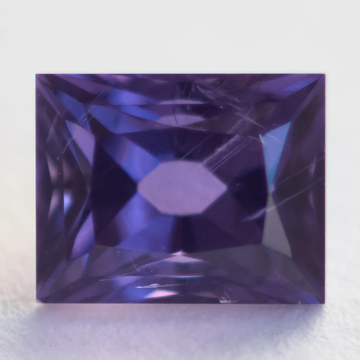 ウィンザ・サファイア 0.510ct “Princess Cut”